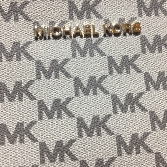 NWT Michael Michael Kors shoulder bag. - Picture 6 of 10